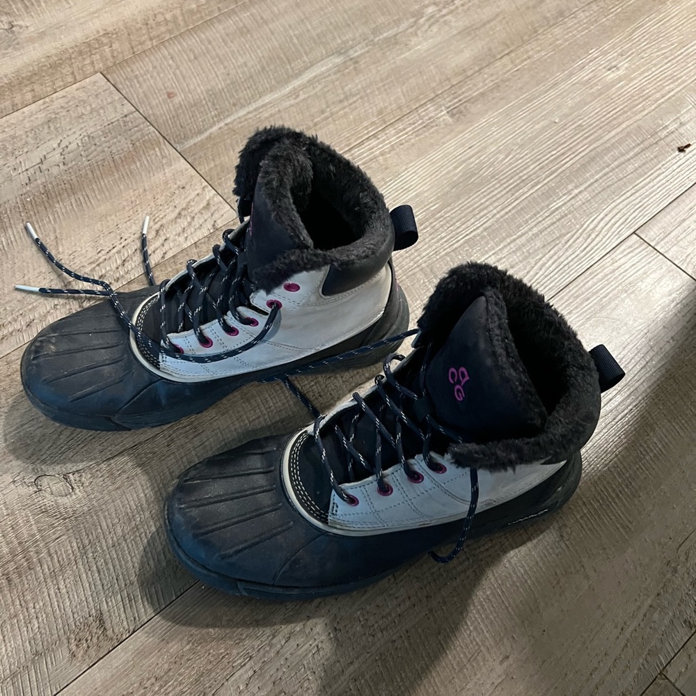 Nike Women’s Lunarlon Hiking Boots, US size 8.5